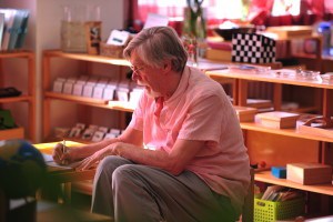 chris-ackerman-visits-qais-montessori-classroom