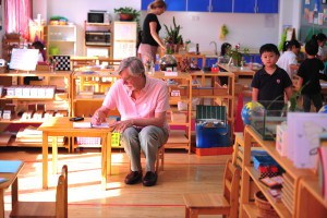 chris-ackerman-visits-qais-montessori-classroom-7