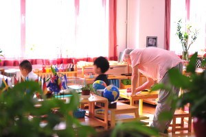 chris-ackerman-visits-qais-montessori-classroom-8