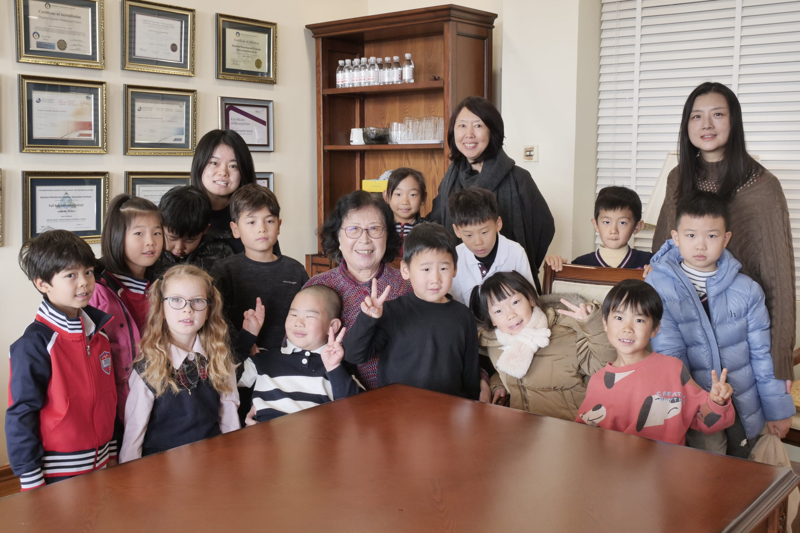 As part of their inquiry-based learning, Grade 1 students visited Ms. Zhang Baishan, Founder of Baishan Education Group. Centered on the theme “Artifacts and stories reveal common themes of human life across time and space,” the experience encouraged students to connect cultural heritage with human stories, fostering curiosity, empathy, and global understanding from an early age.